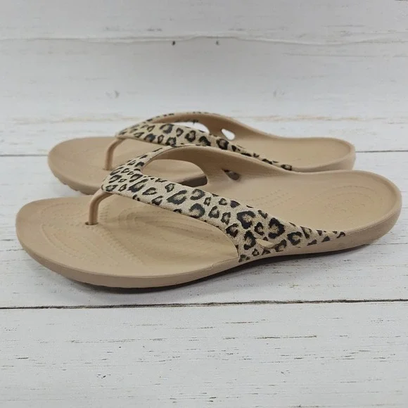 Crocs Kadee II Sandals Womens 9 Tan Brown Leopard Comfort Thong Flip Flop Beach - Picture 3 of 8